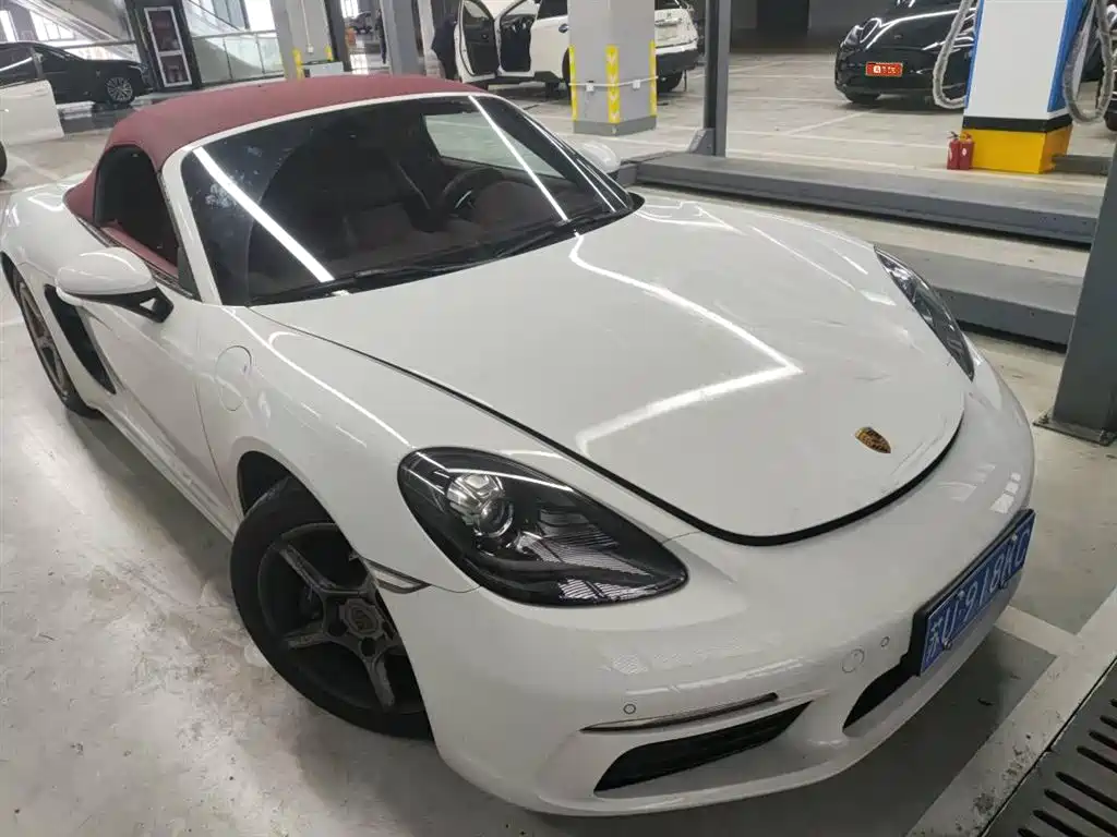 PORSCHE 718