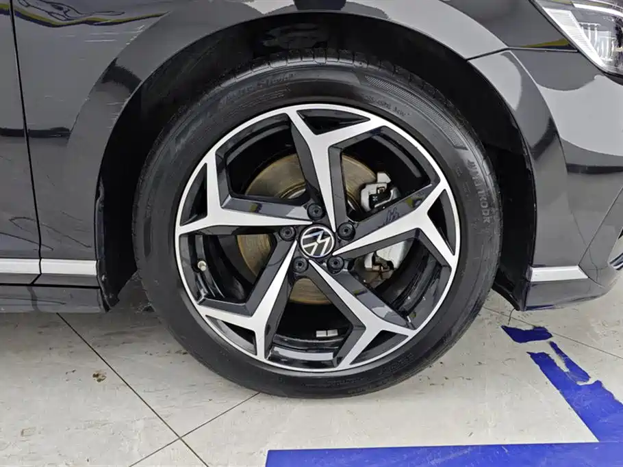 Volkswagen Magotan 2023 Model 2 Million Commemorative Edition 330TSI DSG Luxury фото 6