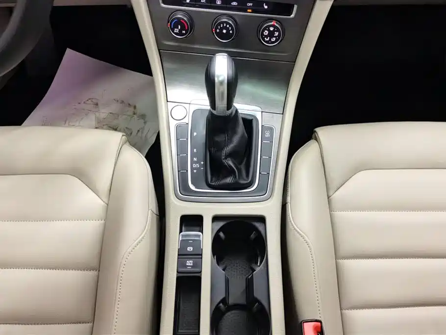 Volkswagen Golf 2015 1.4TSI Automatic Luxury фото 16
