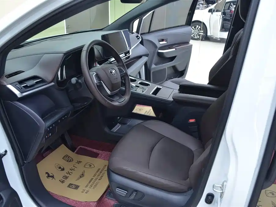 Toyota Granvia 2024 2.5L Hybrid Premium PLUS 4WD Edition фото 4