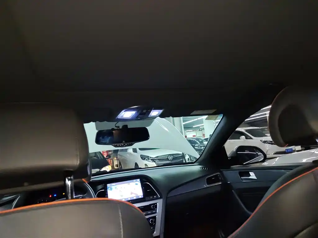 Hyundai Sonata 2015 1.6T GLS Smart фото 18