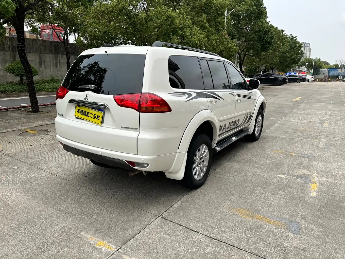 Mitsubishi Pajero Sport 2013 3.0L Automatic 2WD Luxury фото 6