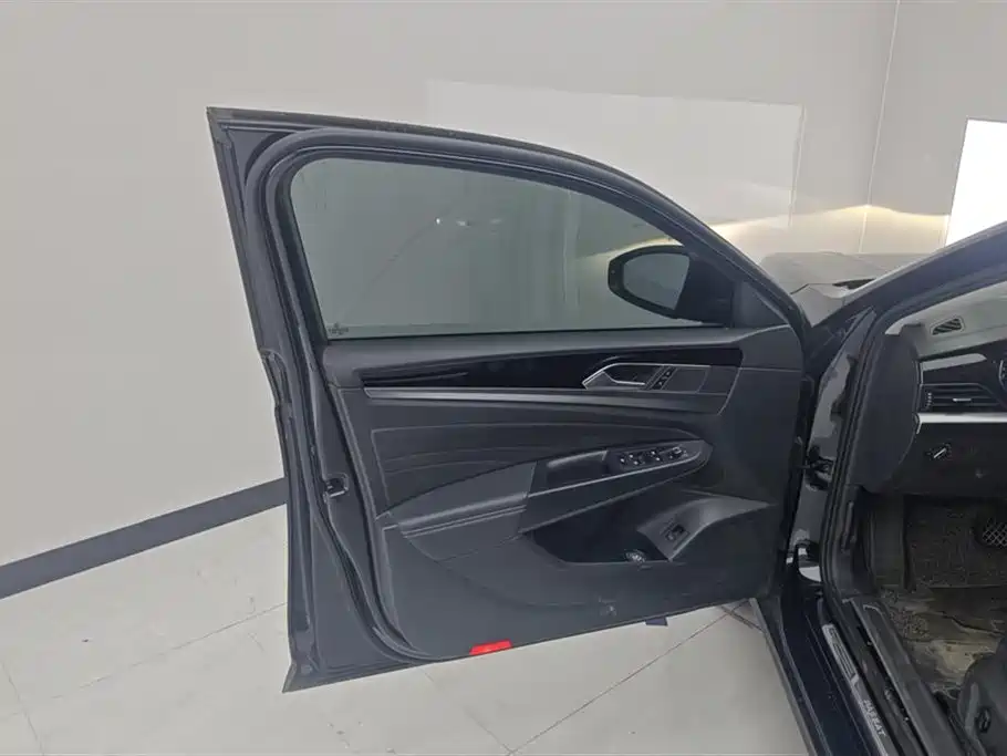 Volkswagen Passat 2022 330TSI Starlight Elite Edition фото 7