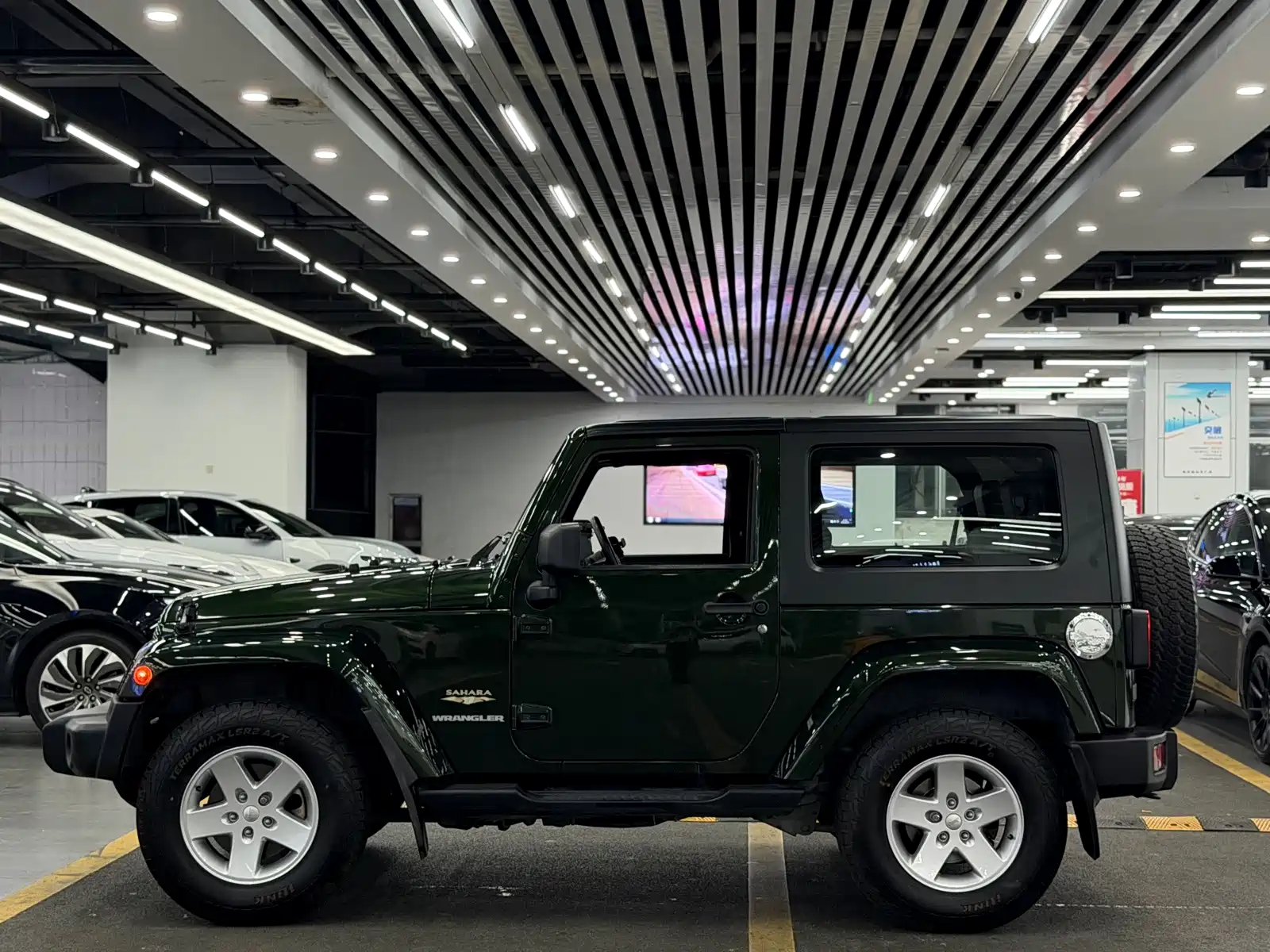 Photo 7 - Jeep Wrangler