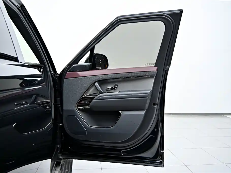 Land Rover Range Rover Sport 2025 400PS Hidden Edge Special Edition фото 21