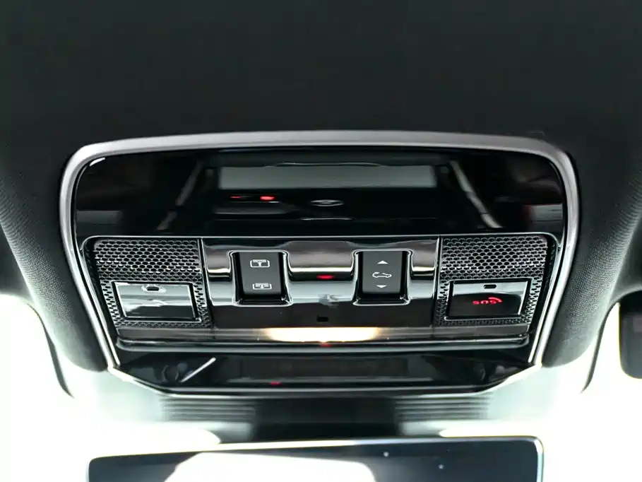 Land Rover Range Rover Sport 2025 400PS Hidden Edge Special Edition фото 34
