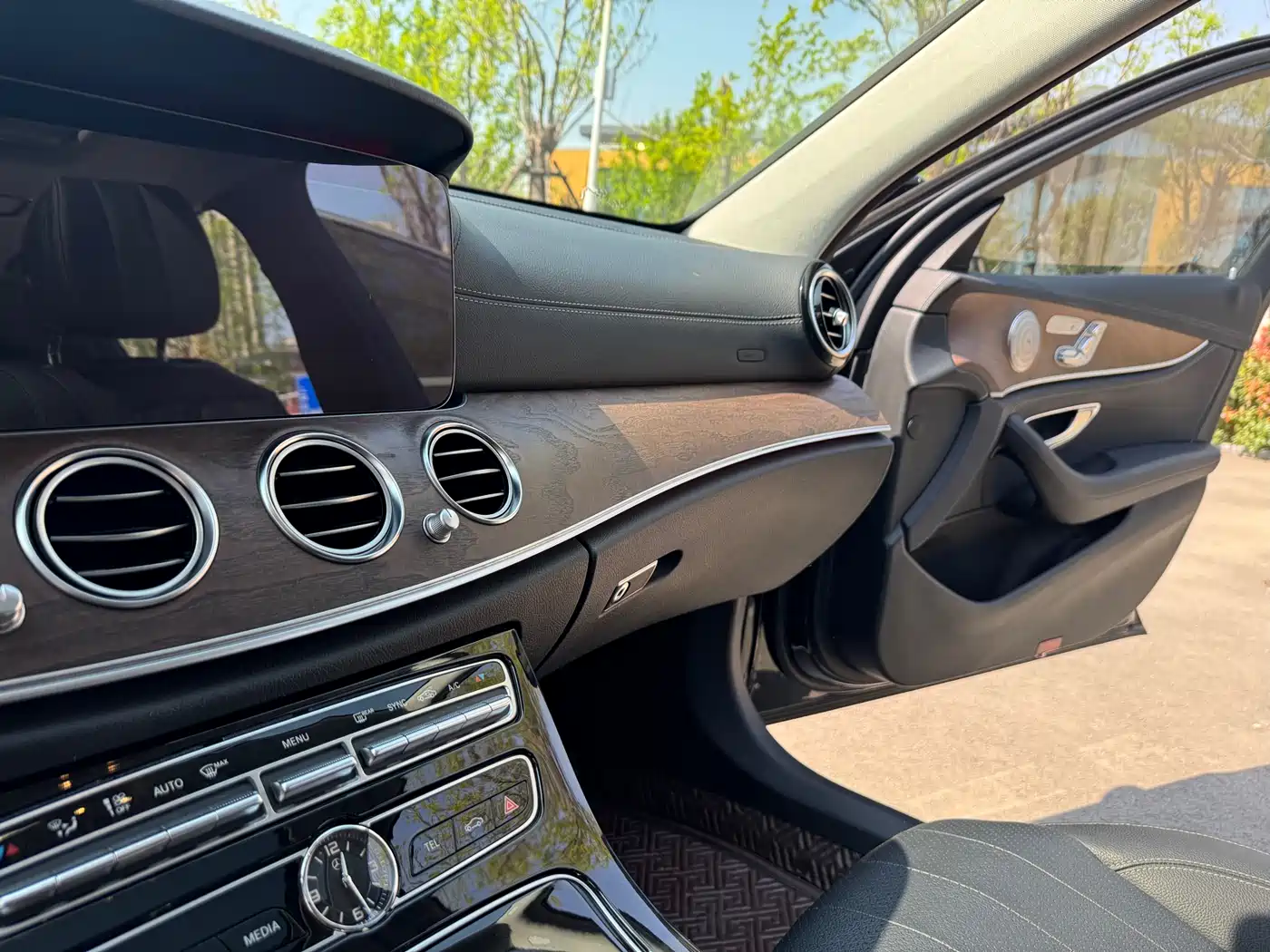 Mercedes-Benz E-Class 2016 E 300 L Fashion Type фото 10