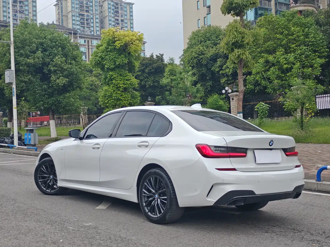 BMW 3 Series 2020 325Li M Sport Black Night Package фото 4