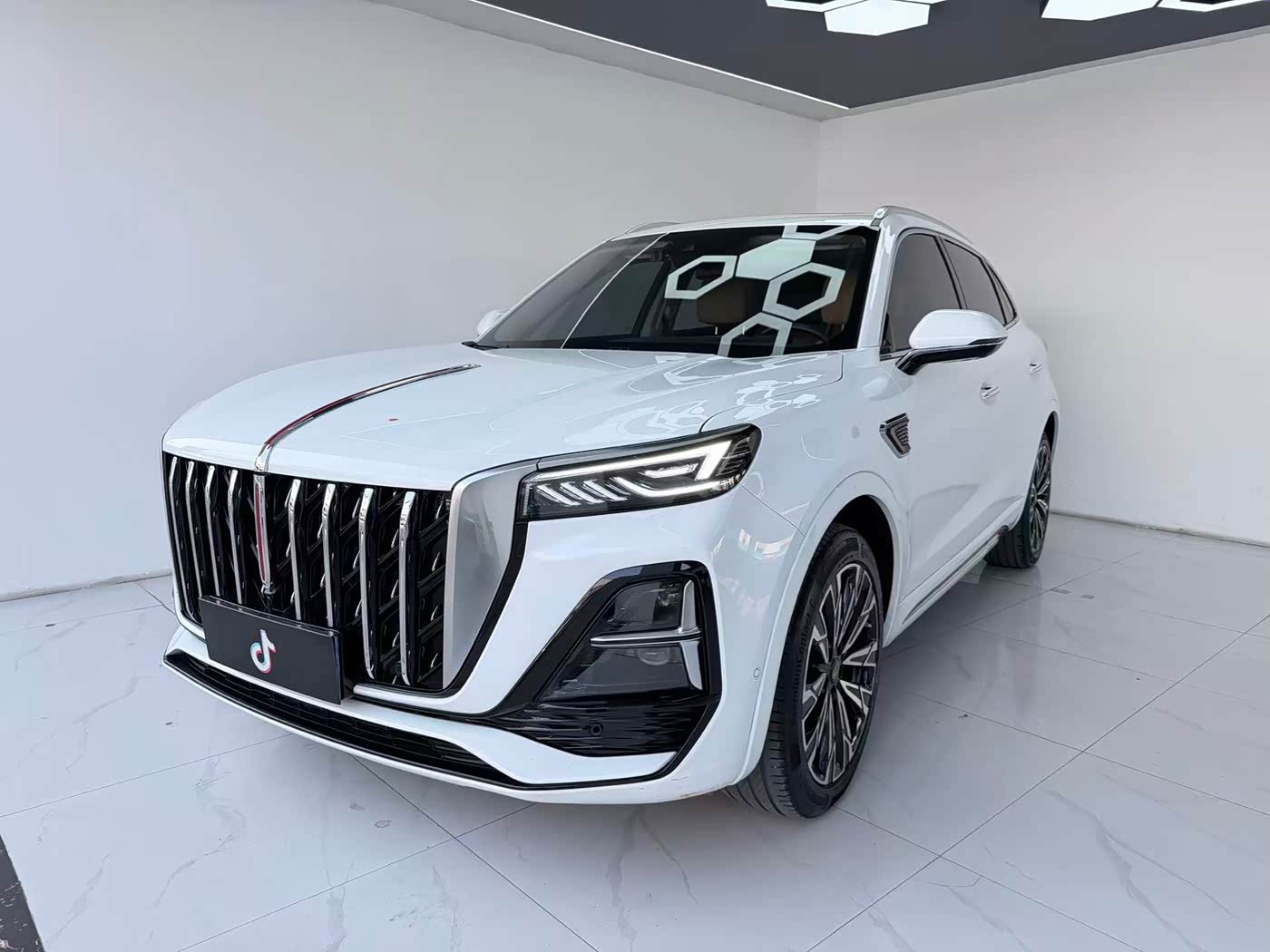 Hongqi HS5