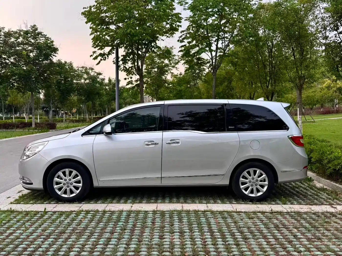 Buick GL8 2012 2011 3.0L XT Luxury Business Flagship
