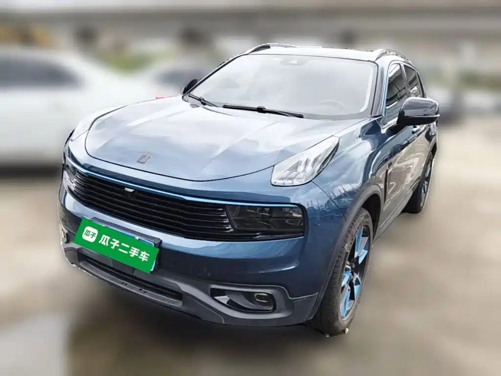 Фото 3 - Lynk & Co 01