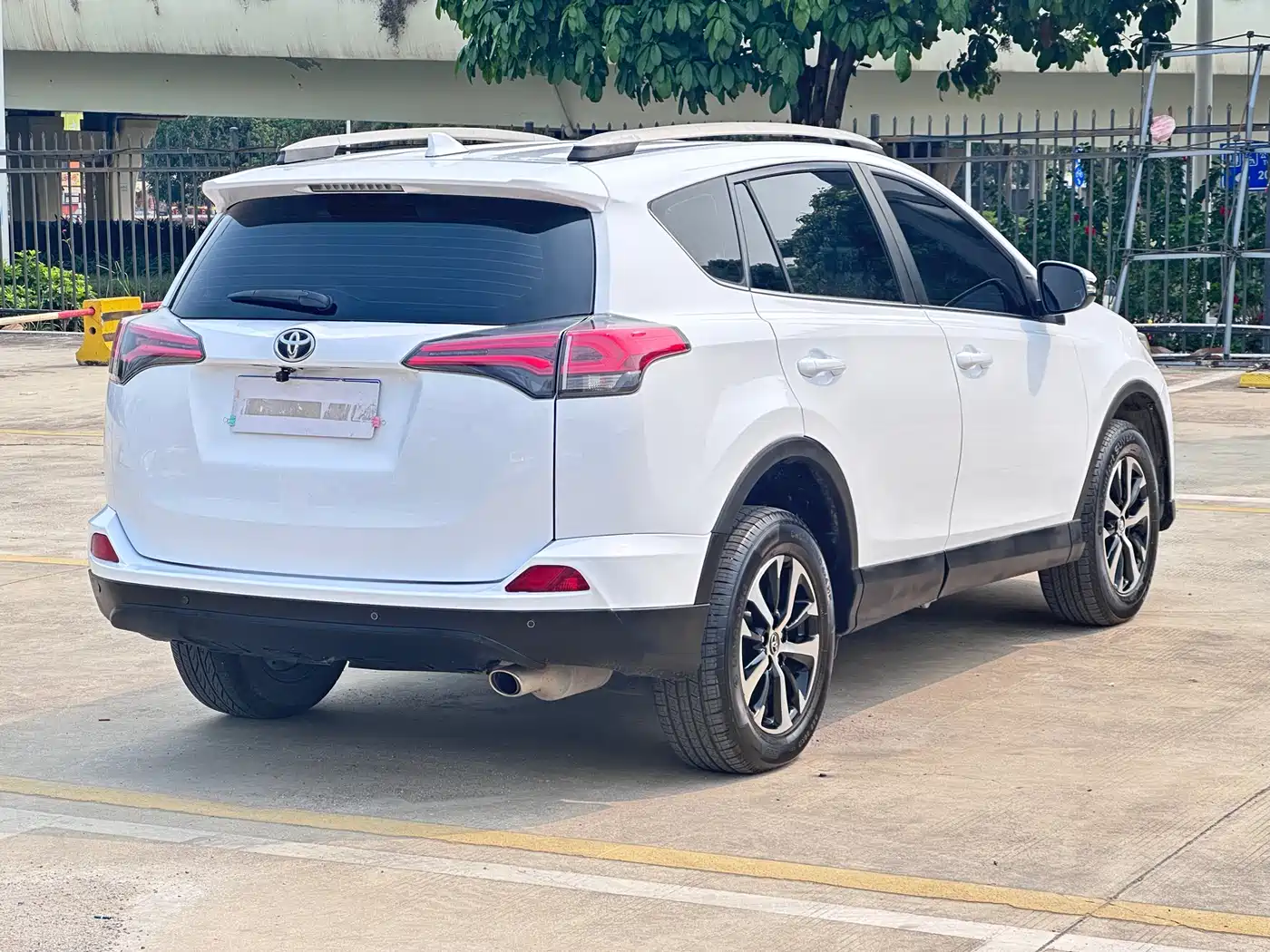 Toyota RAV4 Rongfang 2016 2.0L CVT 2WD Urban (China V) фото 11