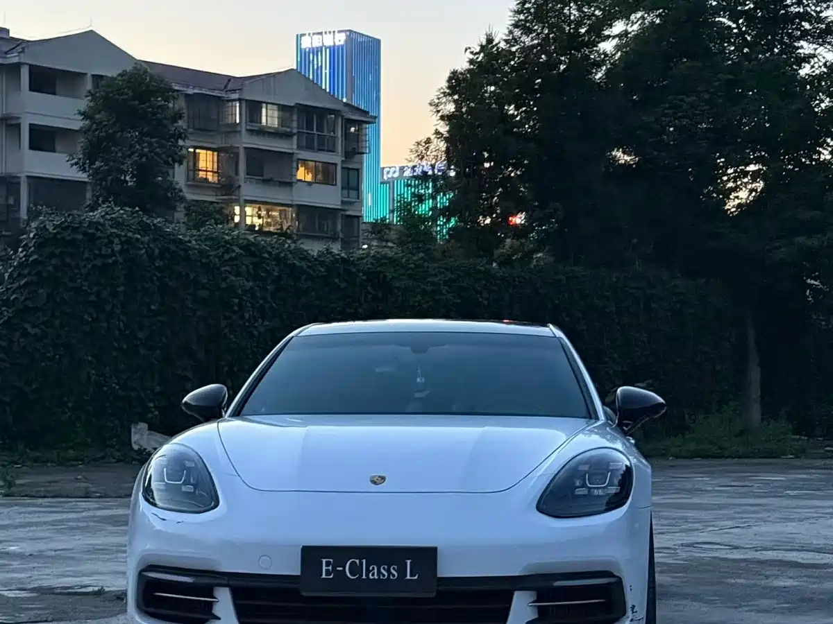 Фото 3 - Porsche Panamera