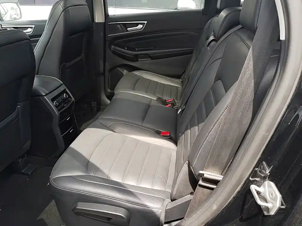Фото 17 - Ford Edge