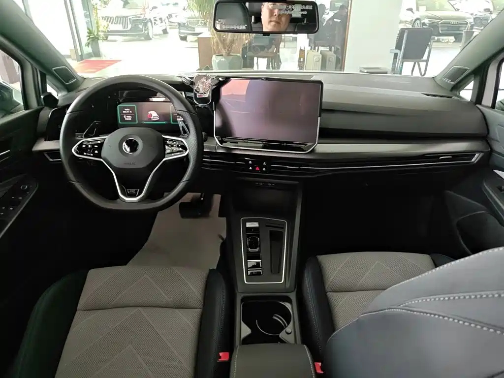 Volkswagen Golf 2025 2025 Second Facelift 300TSI R-Line