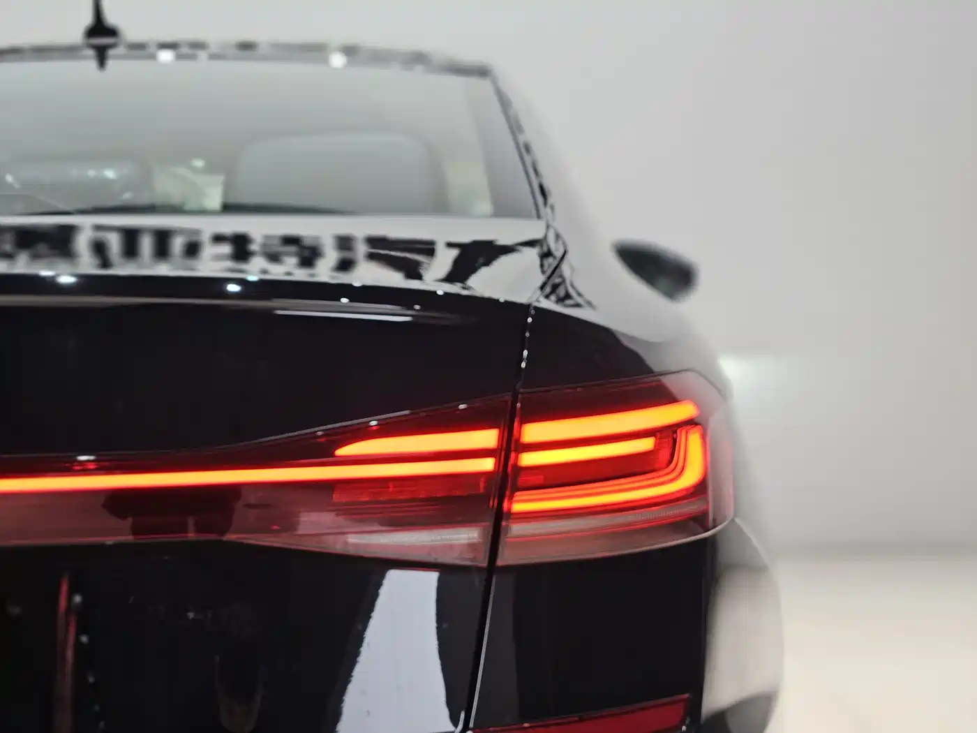 Volkswagen Passat 2025 Outstanding 330TSI Starlight Elite Edition фото 19
