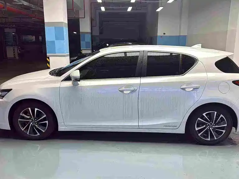 Фото 4 - Lexus CT
