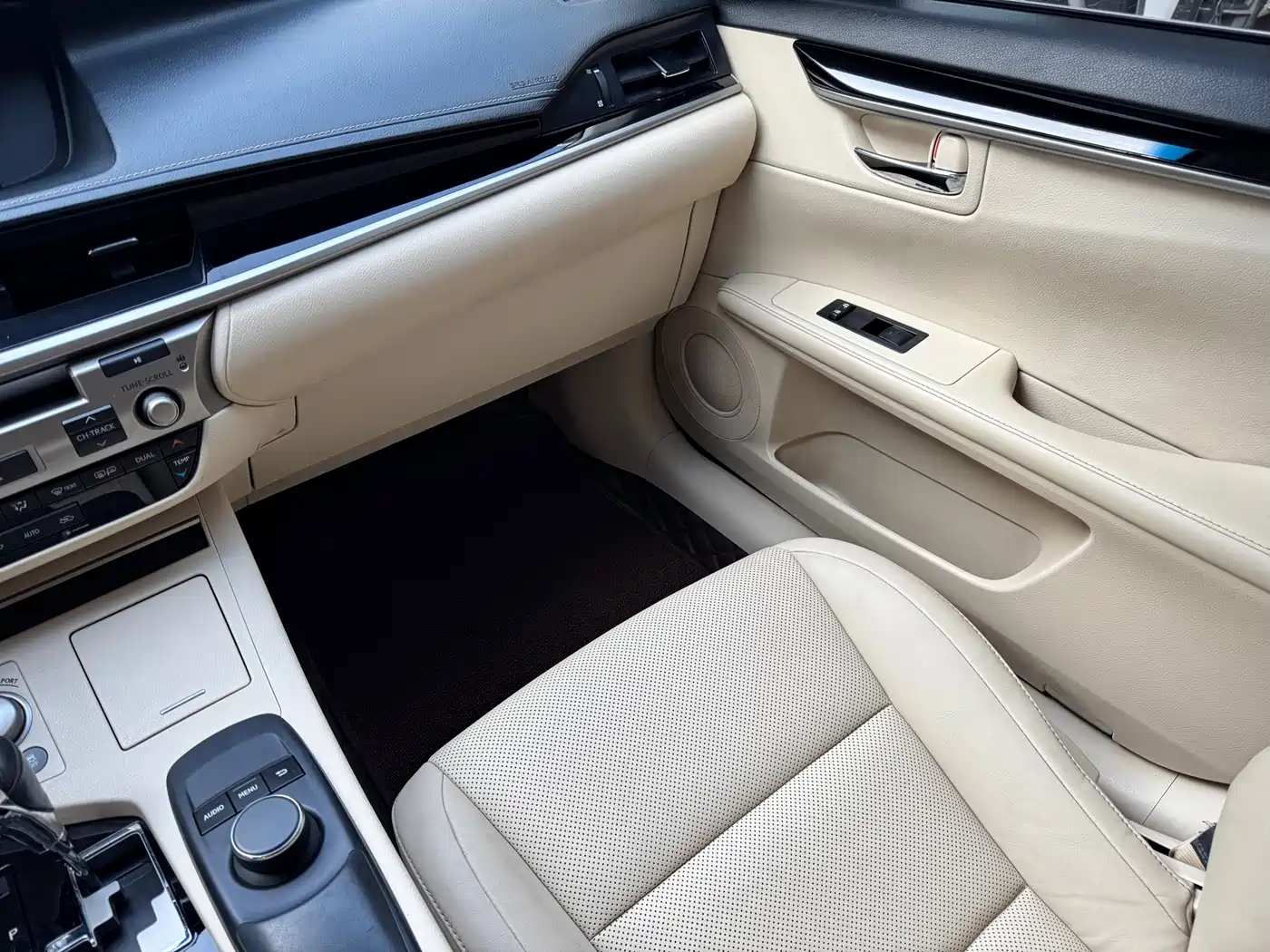 Фото 11 - Lexus ES