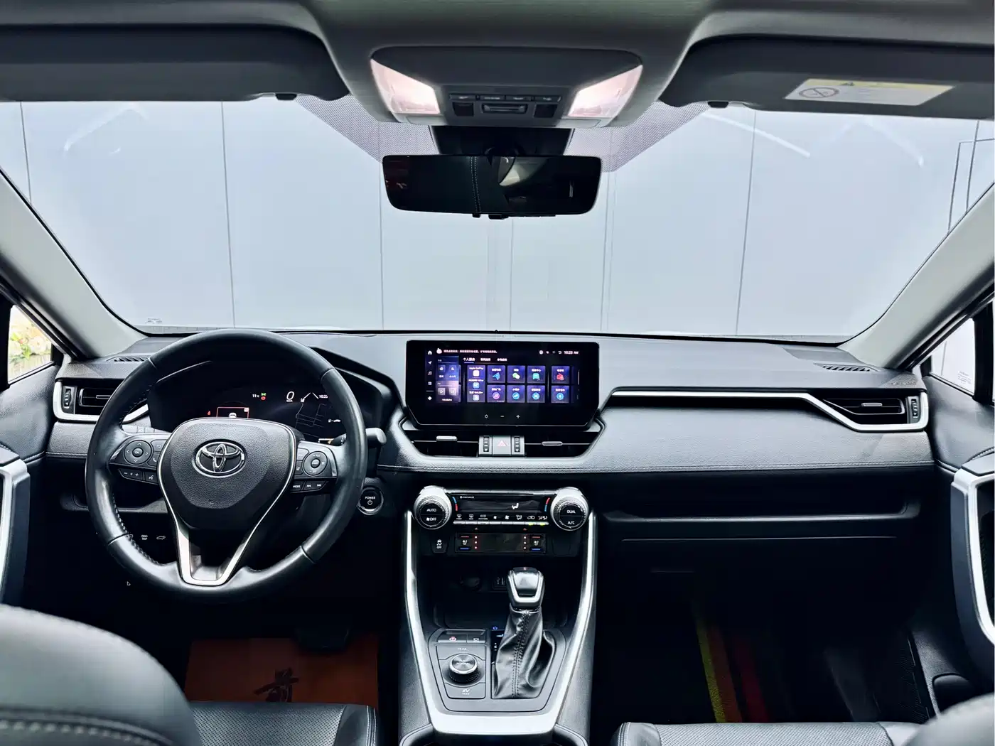 Toyota Wildlander 2023 Hybrid 2.5L E-CVT AWD Premium Edition фото 19