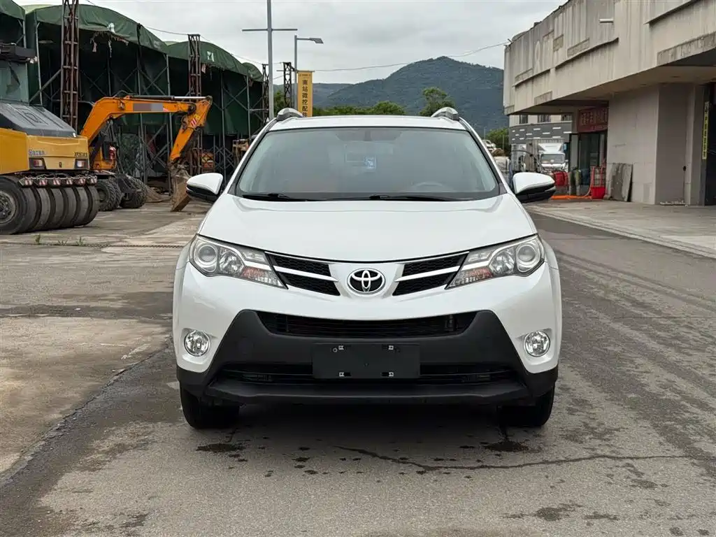 Toyota RAV4 Rongfang 2015 2.0L CVT 2WD Trend Edition фото 2