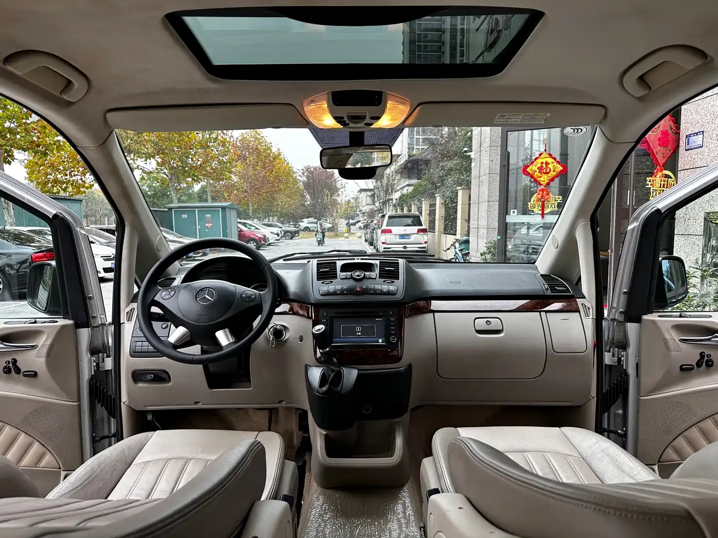 Mercedes-Benz Viano 2012 2.5L Navigation Edition фото 12