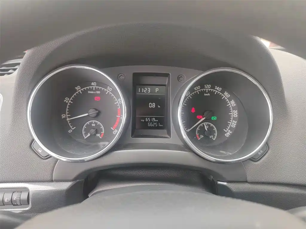 Škoda Yeti 2017 TSI280 DSG Advance фото 12