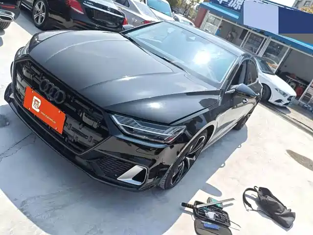 AUDI A7L