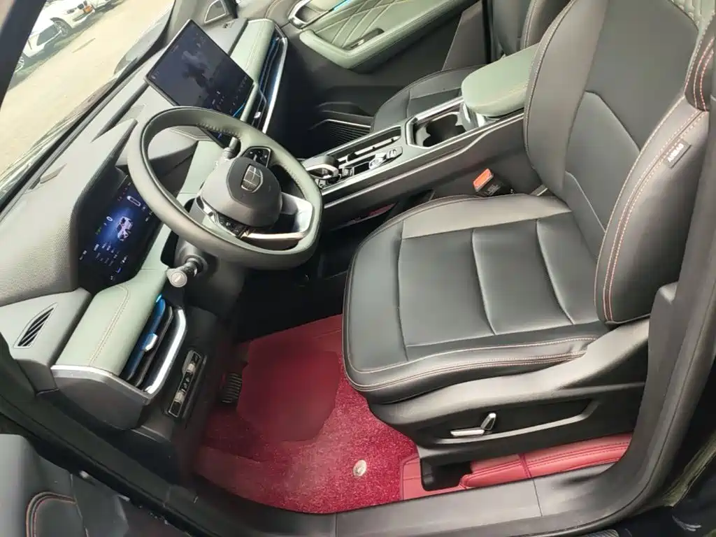 صورة 15 - Geely Haoyue L