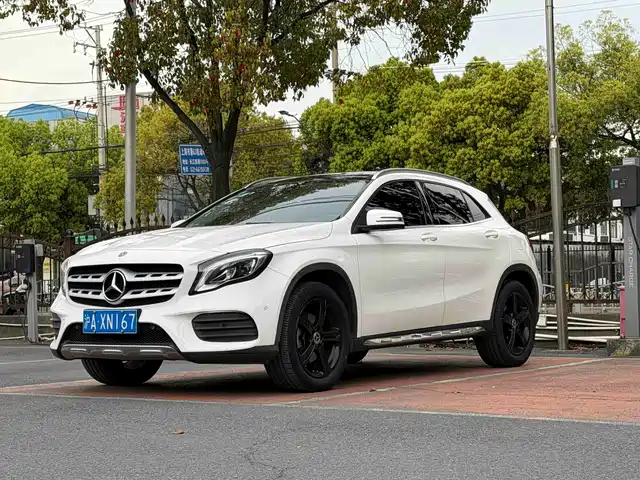MERCEDES-BENZ GLA