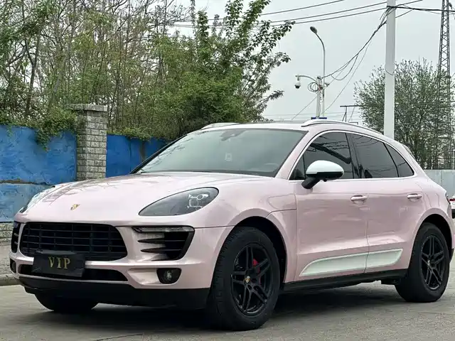 PORSCHE MACAN
