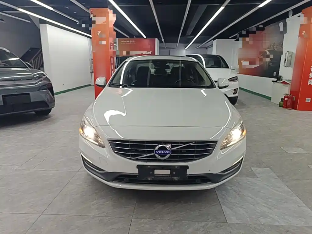 Фото 3 - Volvo S60