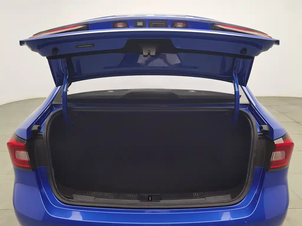 Photo 16 - Roewe i5