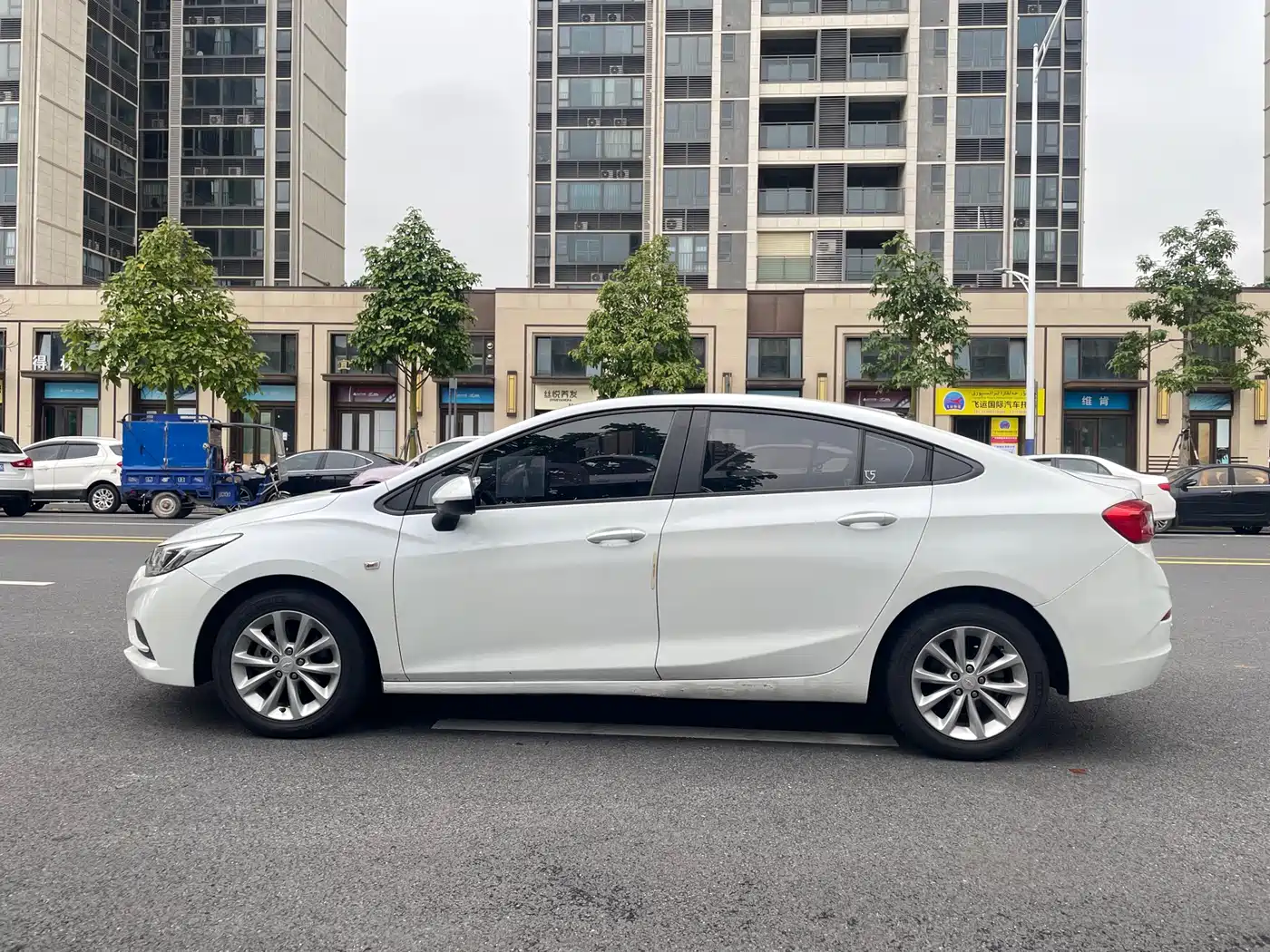 Chevrolet Cruze 2017 1.5L Automatic Pioneer Sunroof фото 4