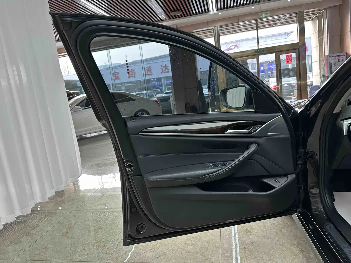 BMW 5 Series 2018 528Li Launch Special Edition фото 10