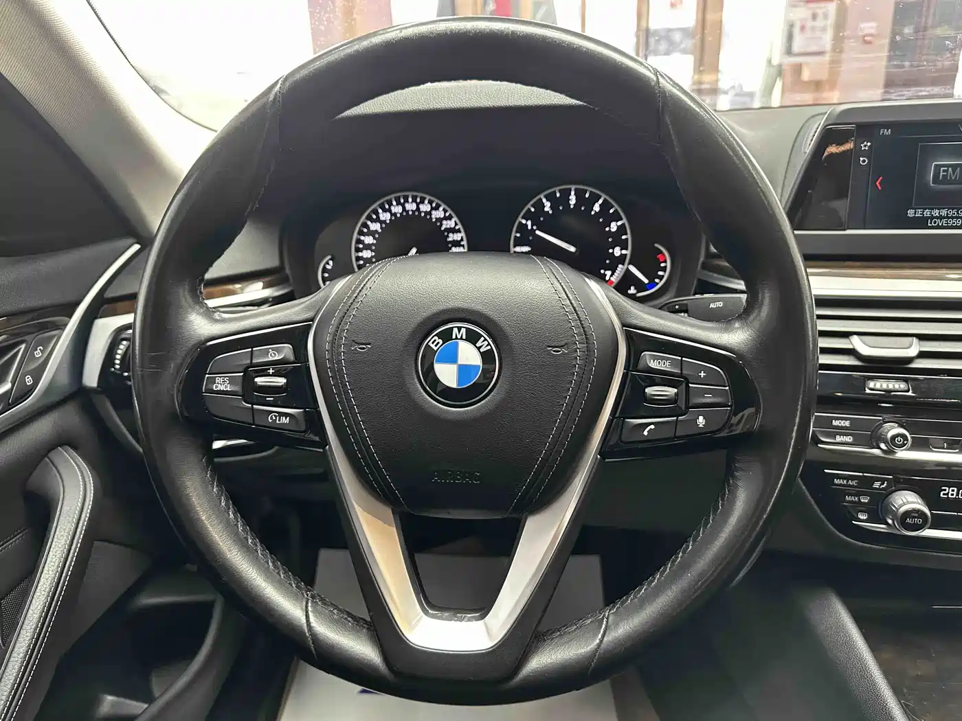 BMW 5 Series 2018 528Li Launch Special Edition фото 12