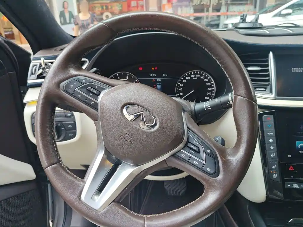 Photo 11 - Infiniti QX50