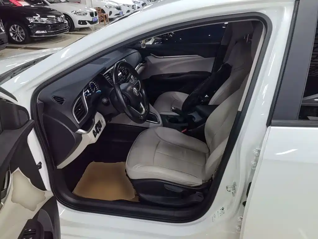 Фото 15 - Buick Excelle