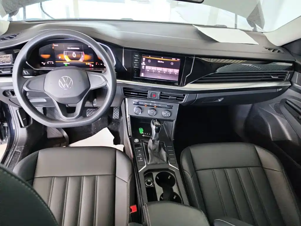 صورة 10 - Volkswagen Passat