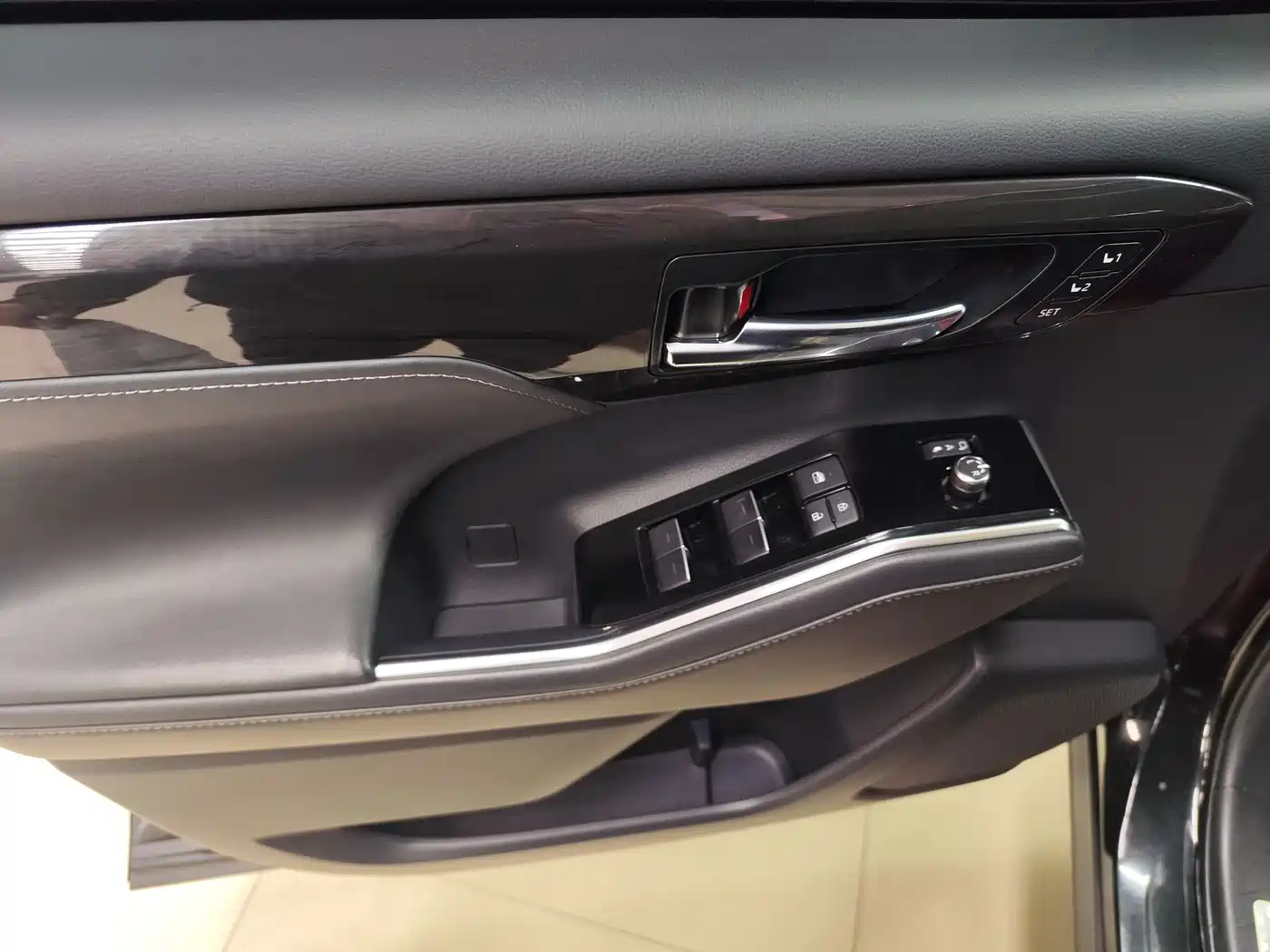 Toyota Crown Kluger 2022 2.5L HEV 4WD Flagship Edition фото 6