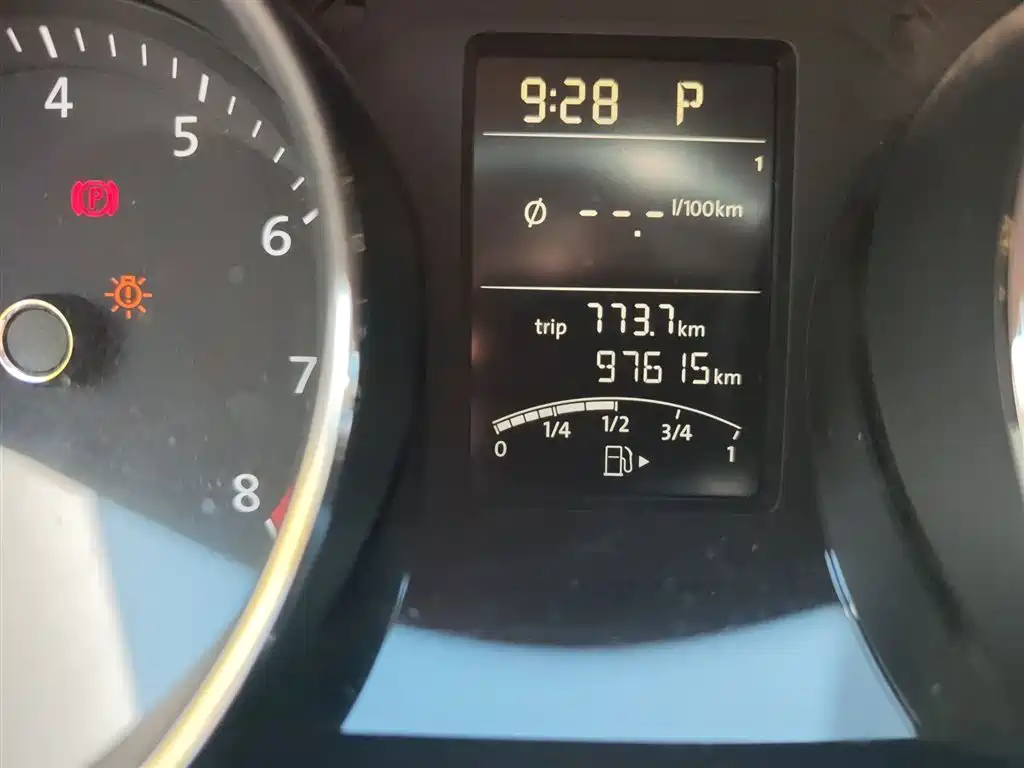 Volkswagen Sagitar 2015 1.6L Automatic Comfort фото 5
