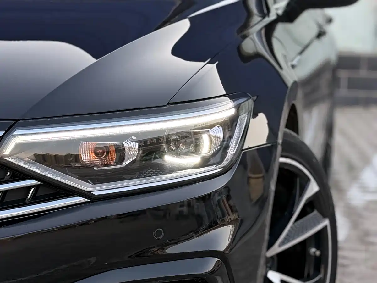 Volkswagen Magotan 2024 2 Million Units Public Sharing Edition 330TSI DSG Luxury фото 6
