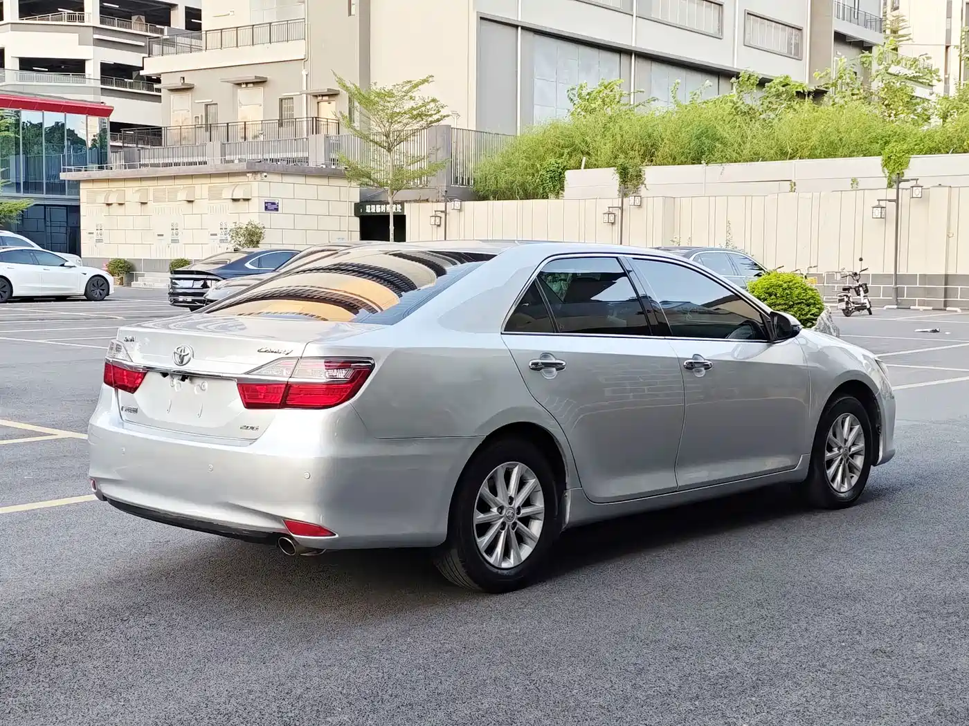 Фото 4 - Toyota Camry