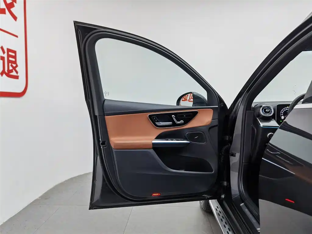 Mercedes-Benz GLC 2023 GLC 260 L 4MATIC Dynamic 7-Seater фото 8