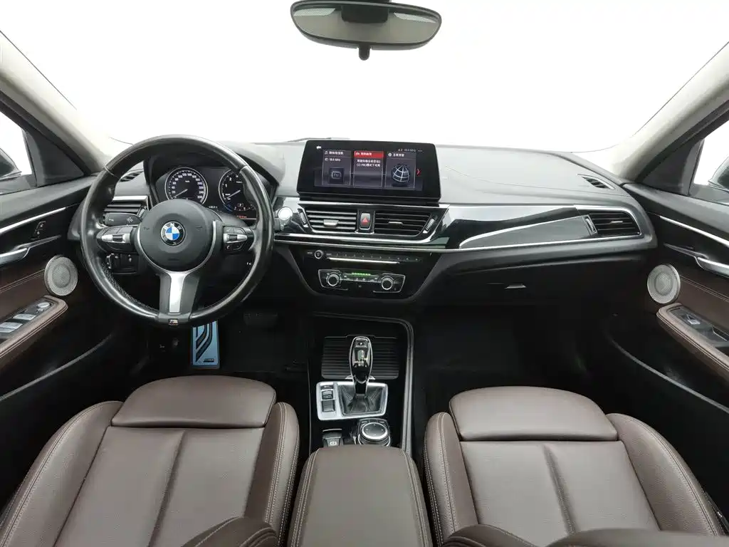 BMW 1 Series 2022 120i M Sport Shadow Edition фото 5