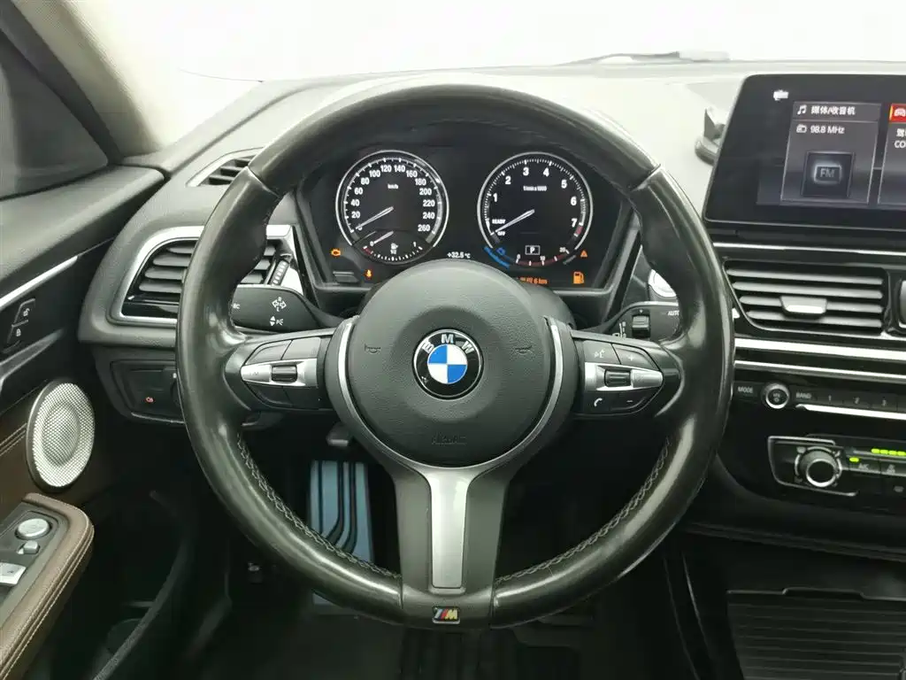 BMW 1 Series 2022 120i M Sport Shadow Edition фото 11