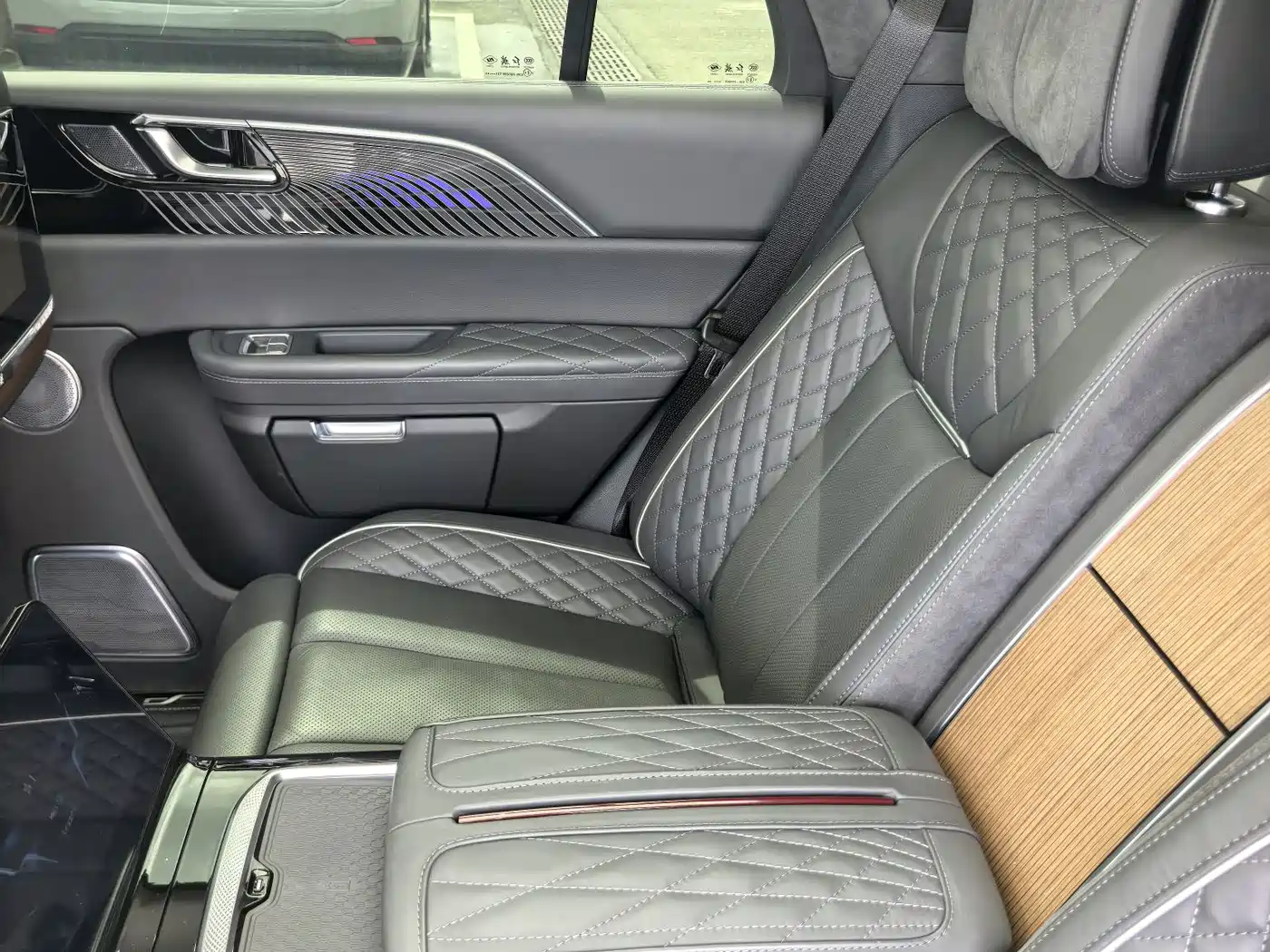 Hongqi E-HS9 2022 660km Qi Ling Edition (4-seater) фото 9