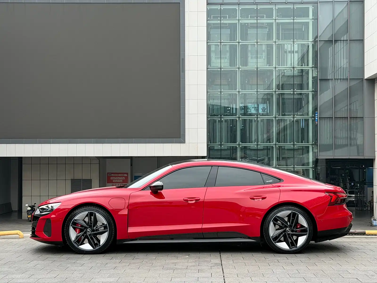 صورة 4 - Audi RS e-tron GT
