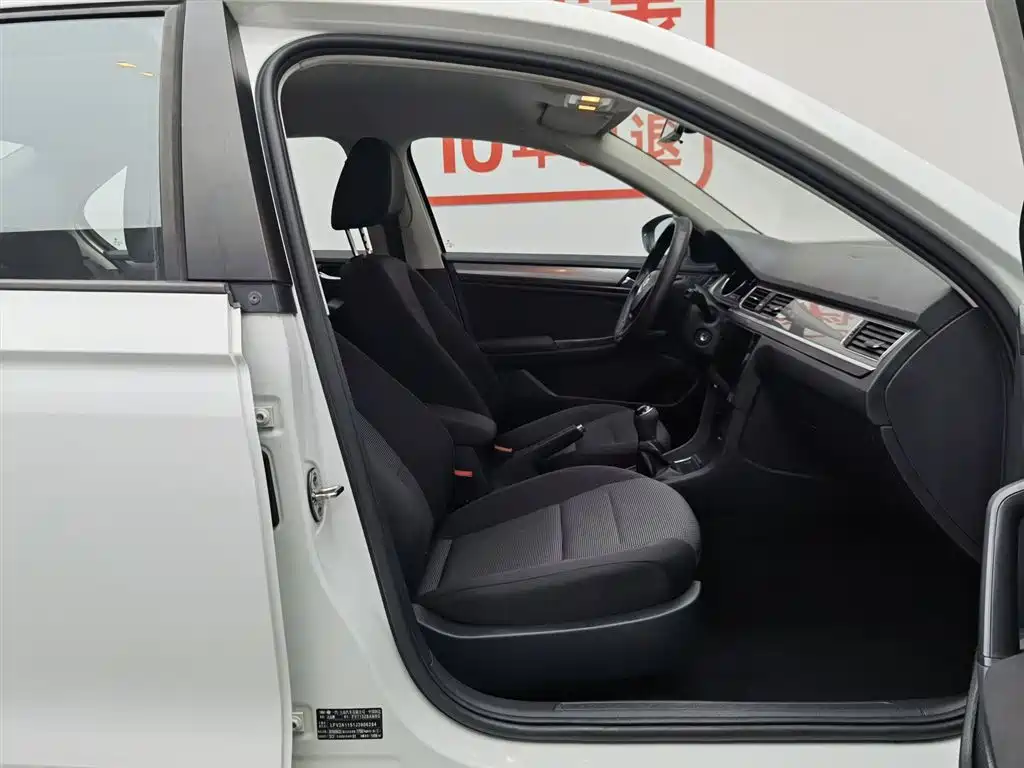 Volkswagen Bora 2018 1.5L Manual Fashion фото 23