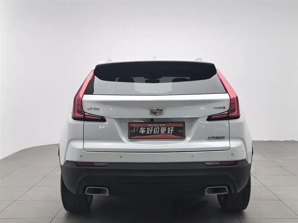 CADILLAC XT4