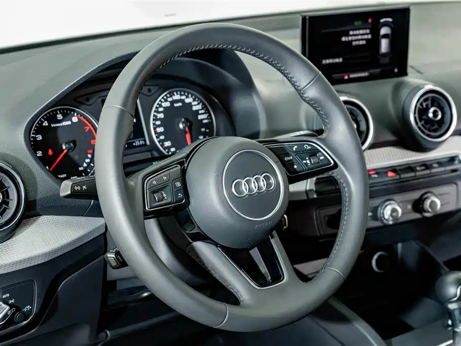Фото 10 - Audi Q2L